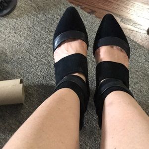 Black heels 2 1/2 inch heel